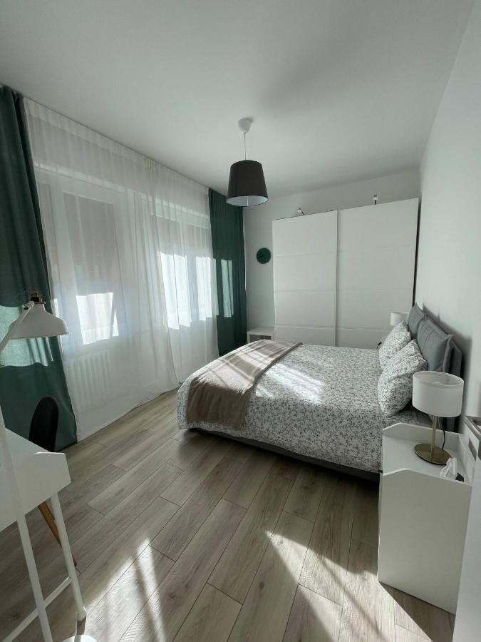 Private Room In Daniela'S House Firenze Bagian luar foto