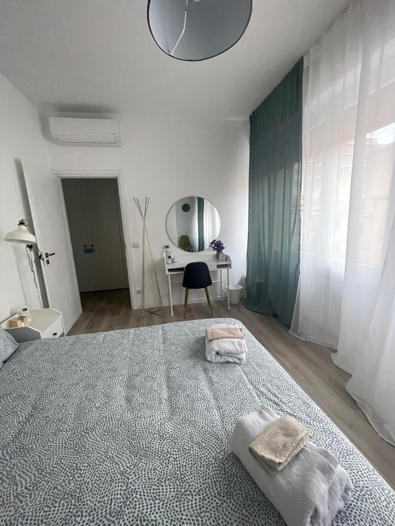 Private Room In Daniela'S House Firenze Bagian luar foto