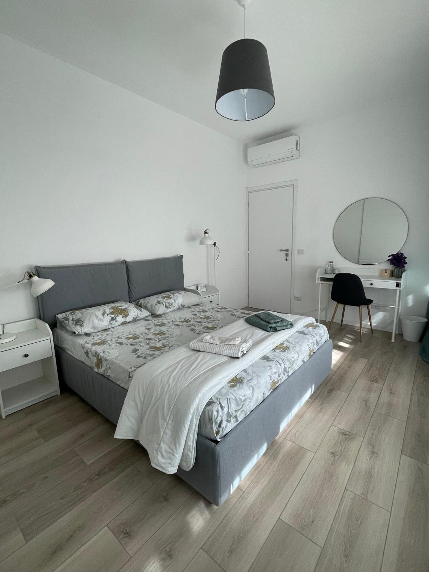 Private Room In Daniela'S House Firenze Bagian luar foto